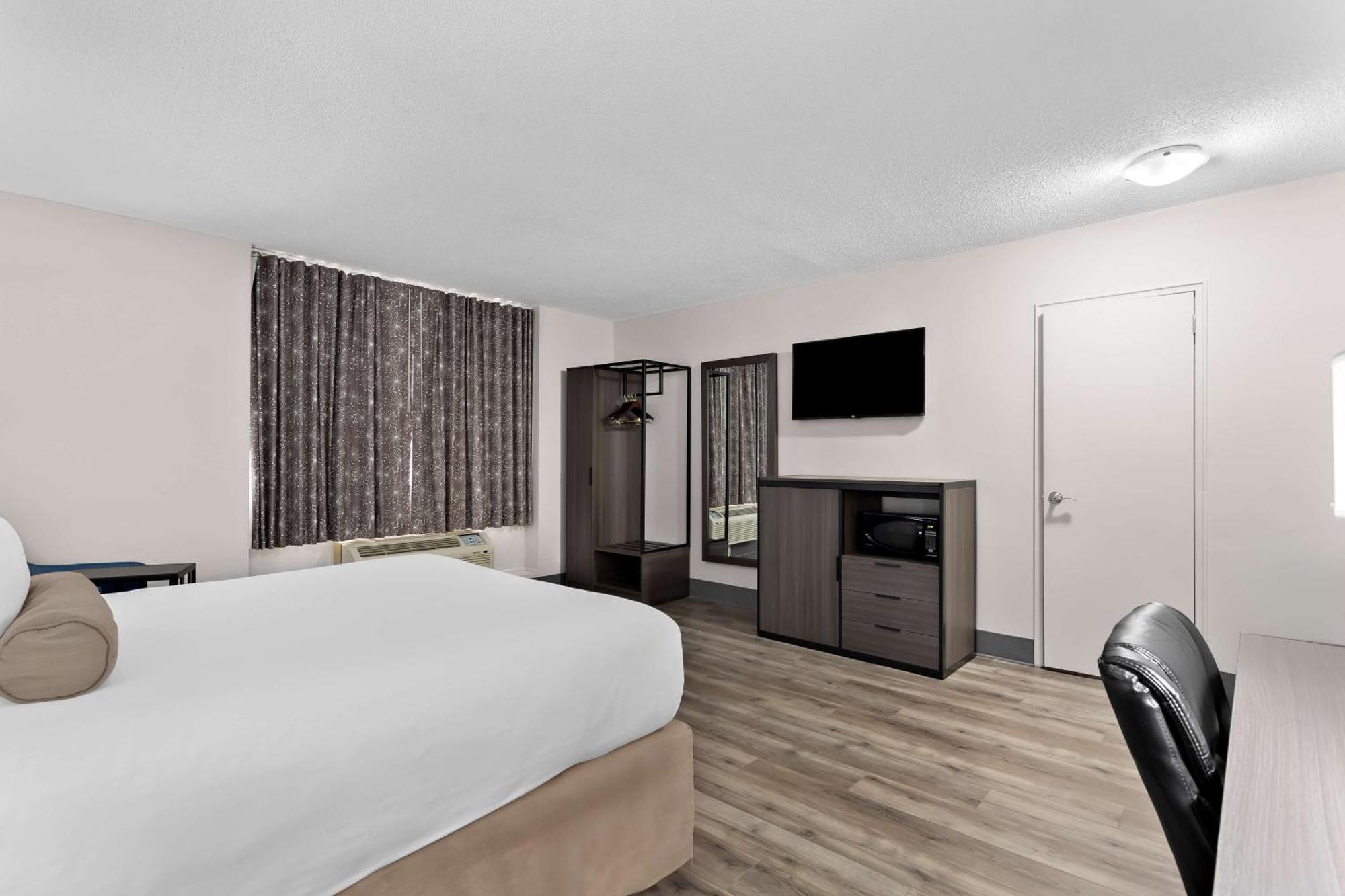 Surestay Plus By Best Western Виндзор Экстерьер фото