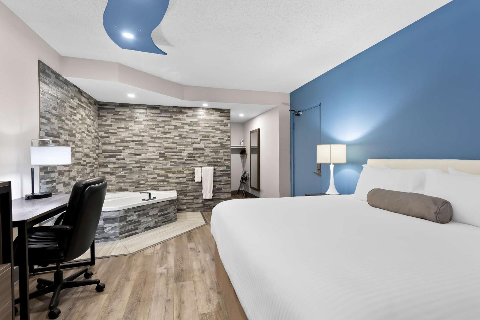 Surestay Plus By Best Western Виндзор Экстерьер фото