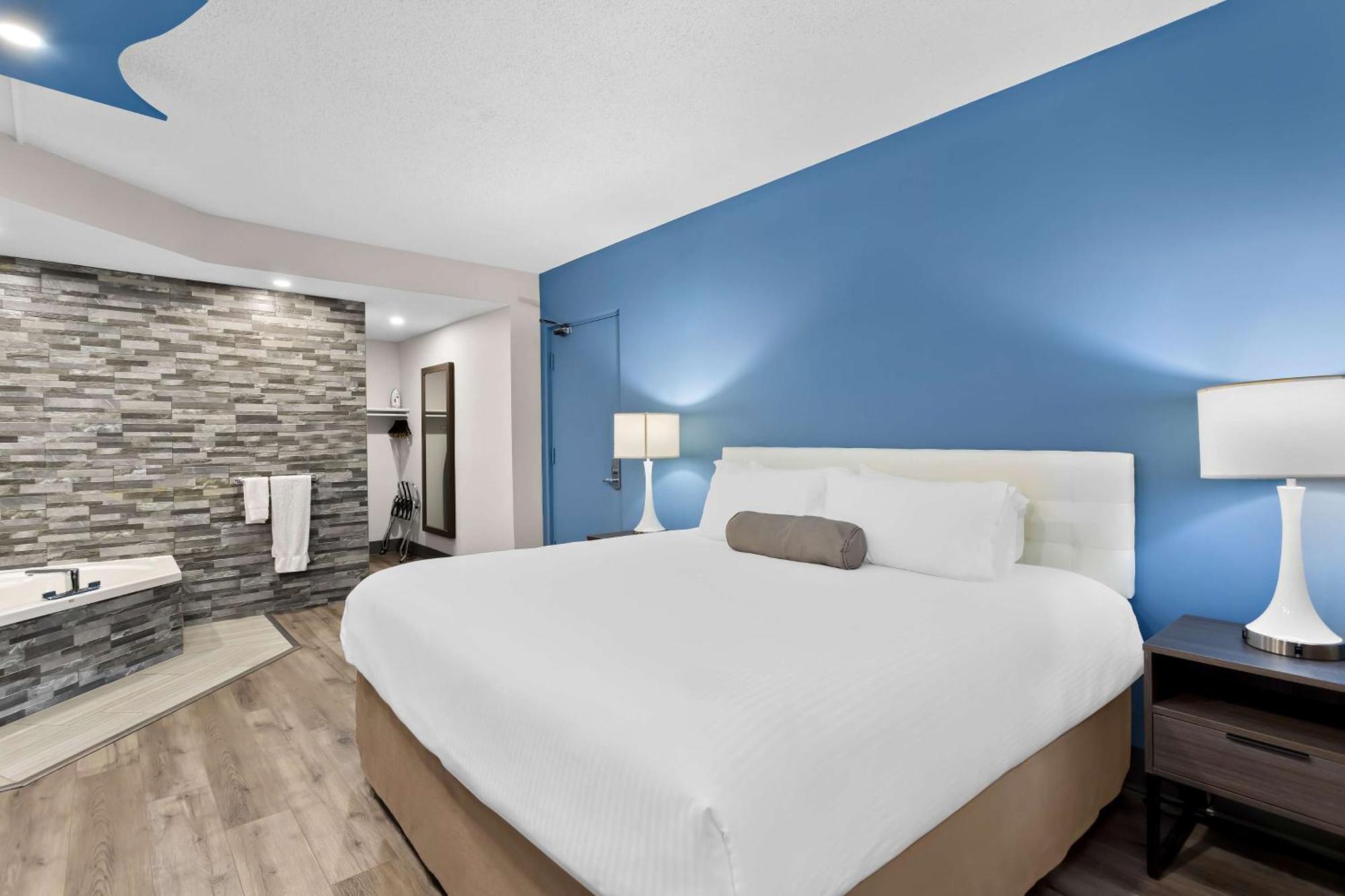 Surestay Plus By Best Western Виндзор Экстерьер фото