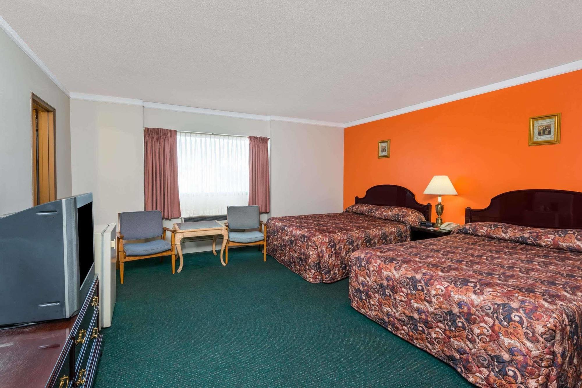 Surestay Plus By Best Western Виндзор Экстерьер фото