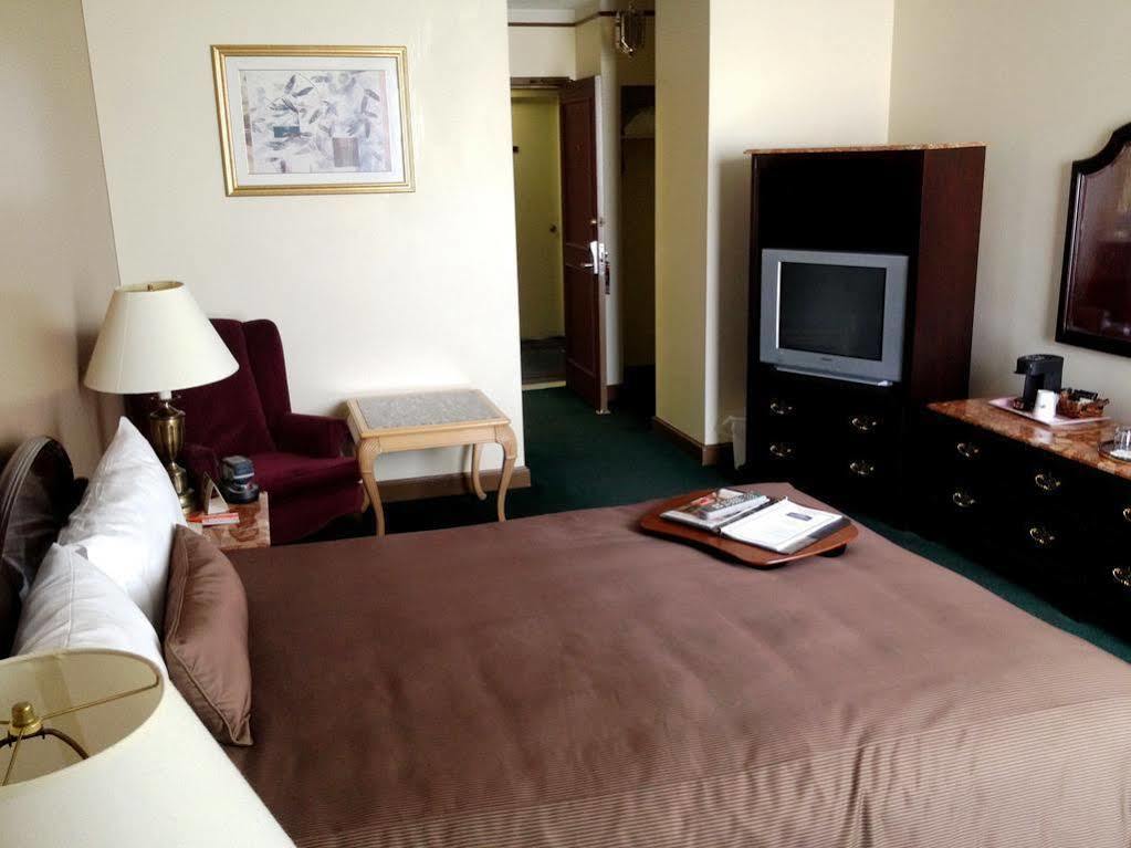 Surestay Plus By Best Western Виндзор Экстерьер фото
