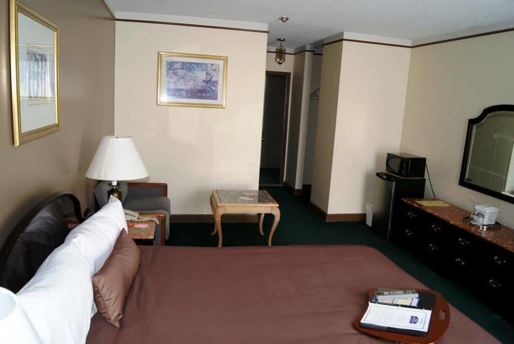 Surestay Plus By Best Western Виндзор Экстерьер фото